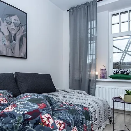 Spacious 1 Flat Near Public Transportation