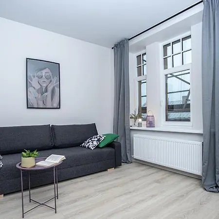 Apartment Spacious 1 Flat Near Public Transportation *