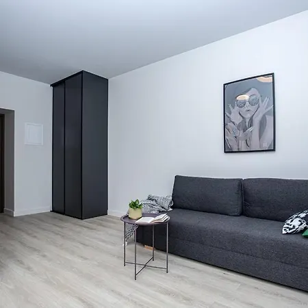 Spacious 1 Flat Near Public Transportation Appartamento *